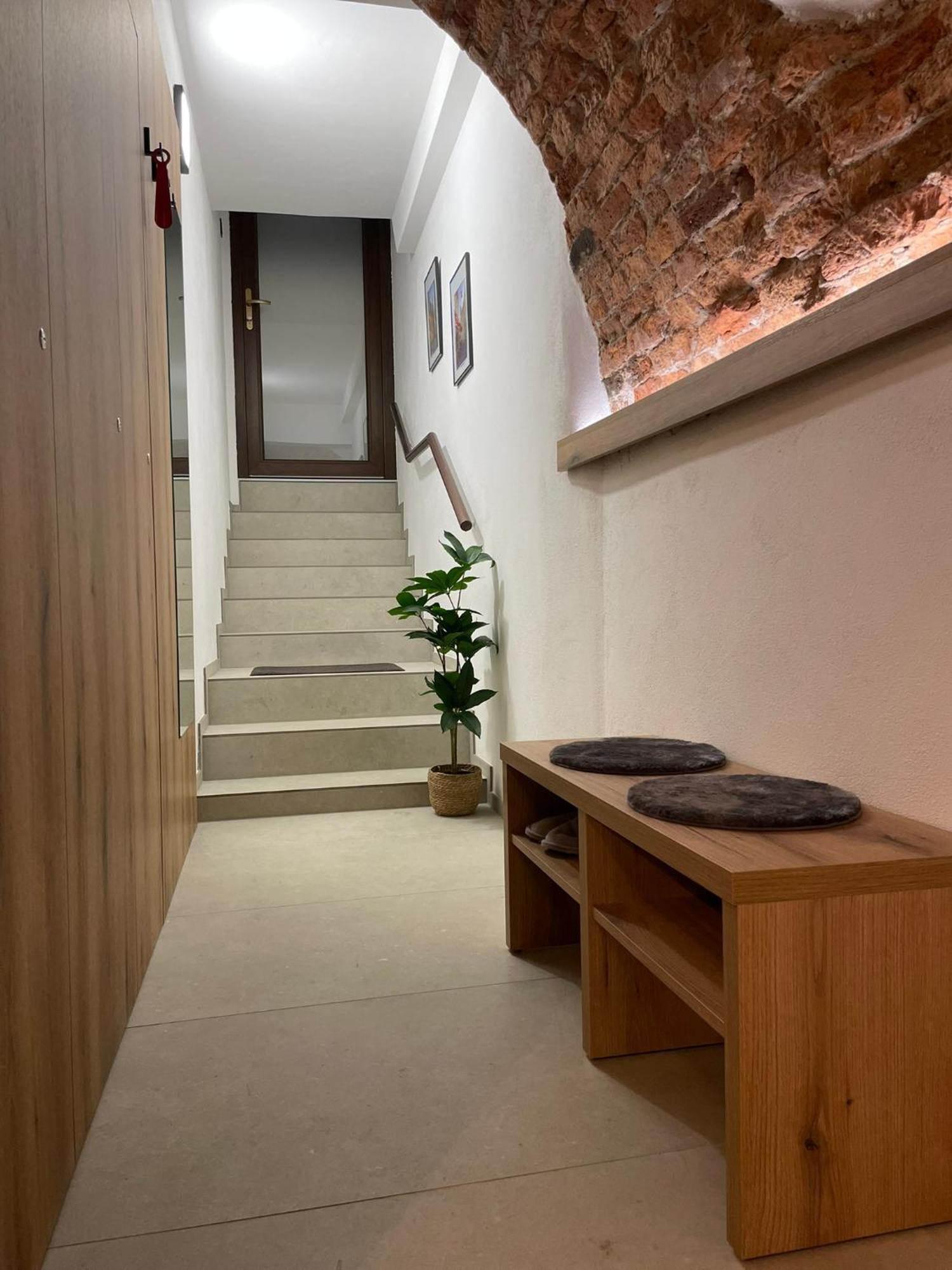 Understreet Studio With Private Parking โกชิเซ ภายนอก รูปภาพ