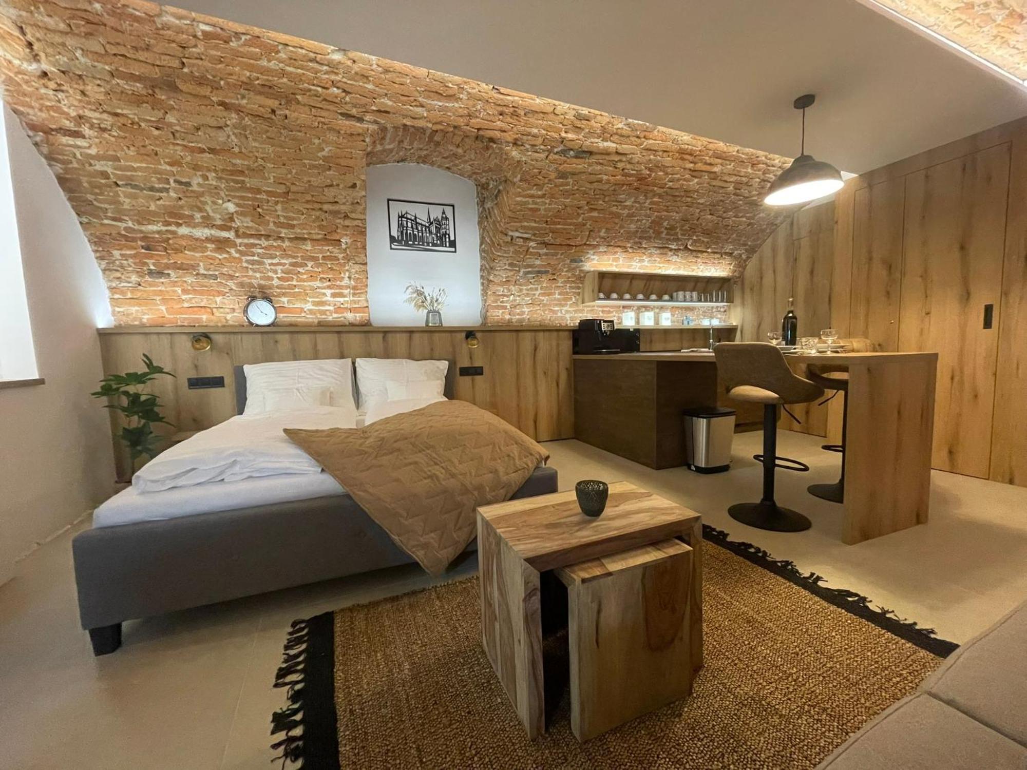 Understreet Studio With Private Parking โกชิเซ ภายนอก รูปภาพ